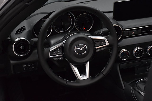 Mazda MX-5 5 of 24