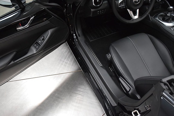 Mazda MX-5 15 of 24