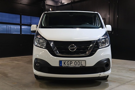 Nissan NV300 2 of 5