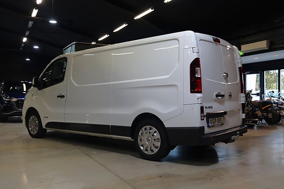 Nissan NV300 4 of 5