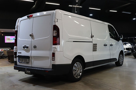 Nissan NV300 6 of 18