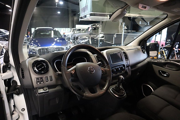 Nissan NV300 10 of 18