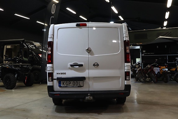 Nissan NV300 5 of 5