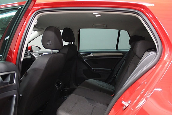 Volkswagen Golf VII 10 of 14