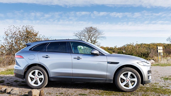 Jaguar F-PACE 6 of 10