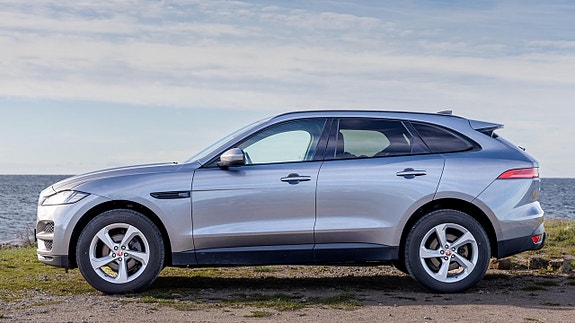 Jaguar F-PACE 2 of 10