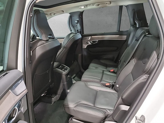 Volvo XC90 4 of 13