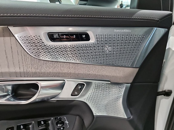 Volvo XC90 7 of 13