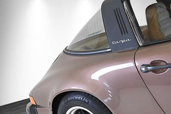 Porsche 911 4 of 5