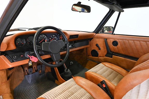 Porsche 911 14 of 19