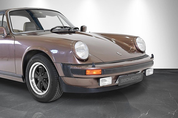 Porsche 911 2 of 5