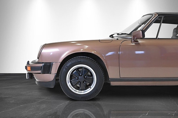 Porsche 911 10 of 19