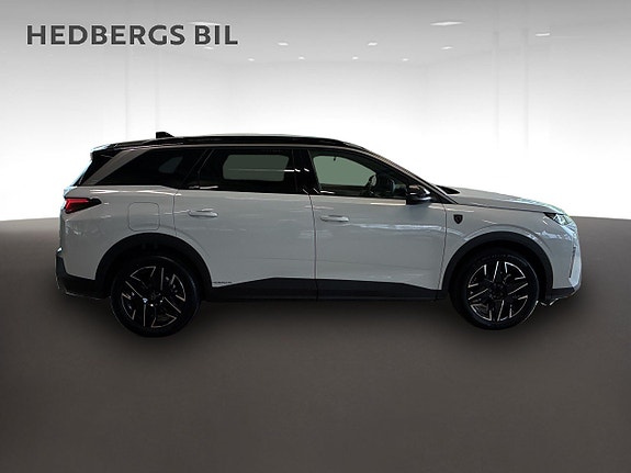 Peugeot 5008 2 of 17