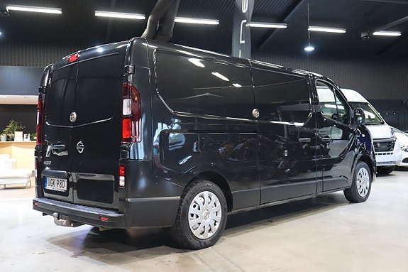Nissan NV300 6 of 17
