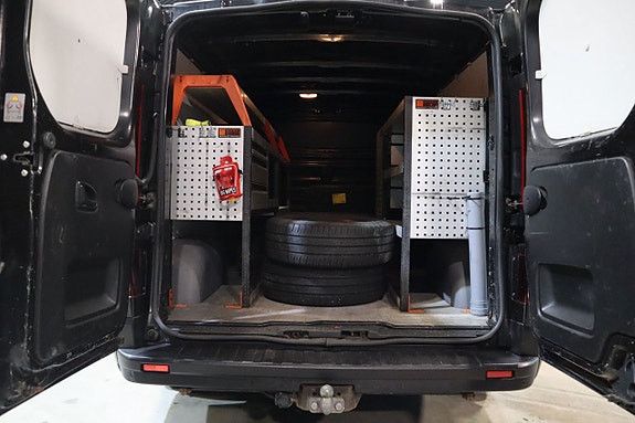 Nissan NV300 7 of 17