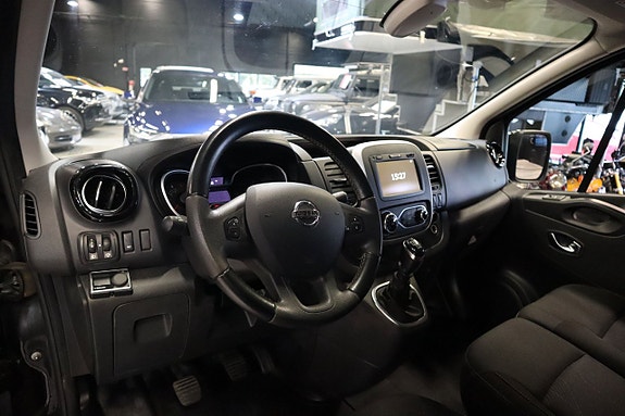 Nissan NV300 10 of 17