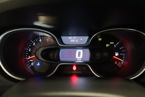 Nissan NV300 11 of 17