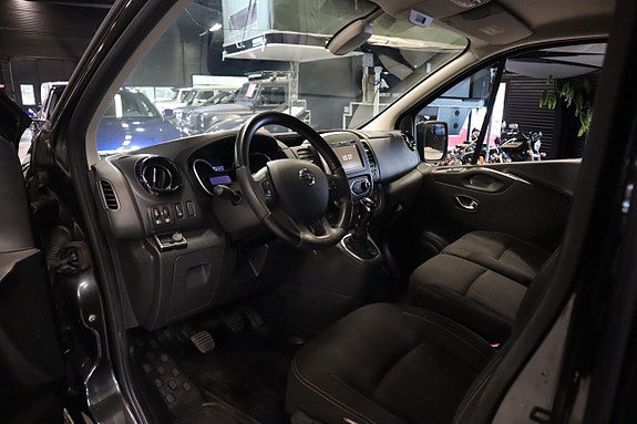 Nissan NV300 9 of 17