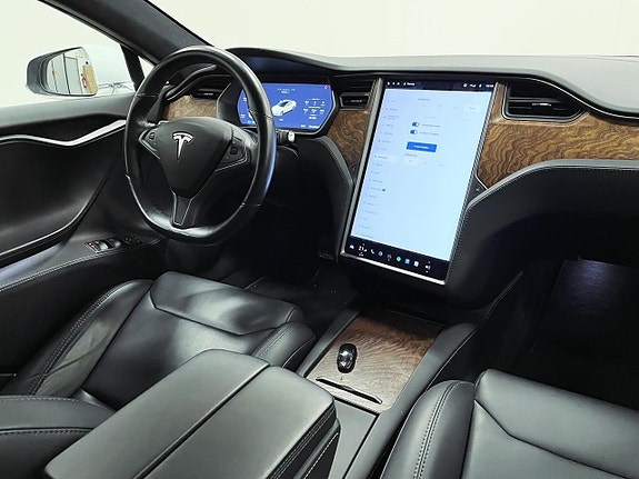 Tesla Model S 20 of 24