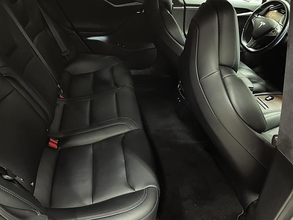 Tesla Model S 22 of 24
