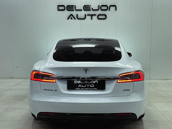 Tesla Model S 24 of 24