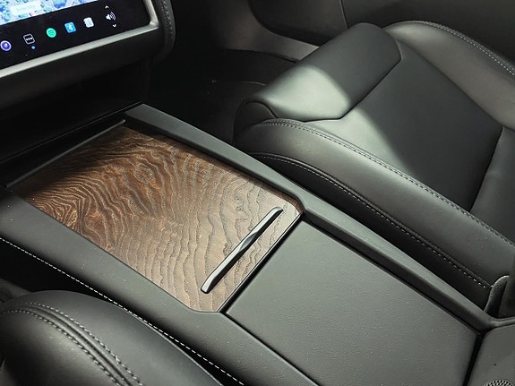 Tesla Model S 21 of 24