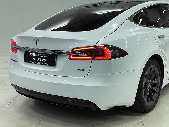 Tesla Model S 11 of 24