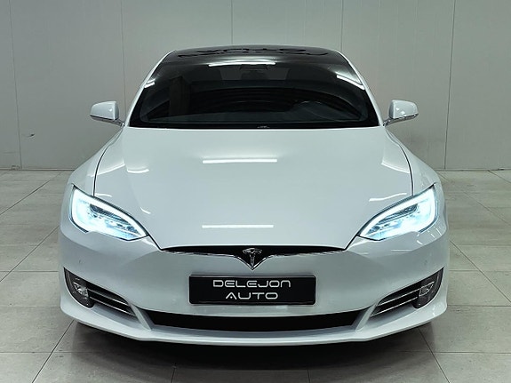 Tesla Model S 2 of 5