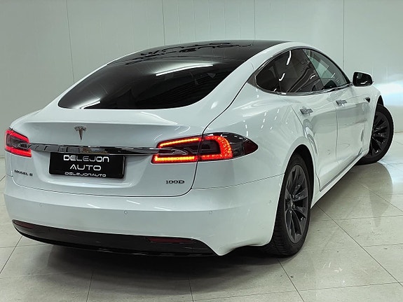 Tesla Model S 10 of 24