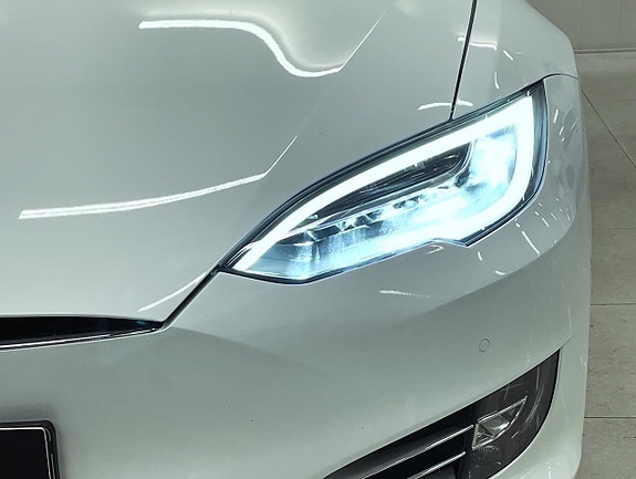 Tesla Model S 19 of 24