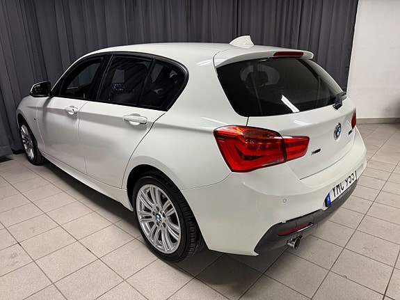 BMW 118d 4 of 5