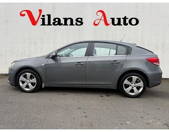 Chevrolet Cruze 5 of 14