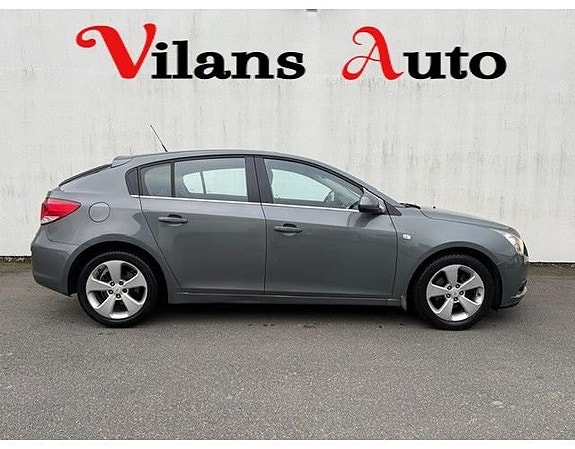 Chevrolet Cruze 4 of 14