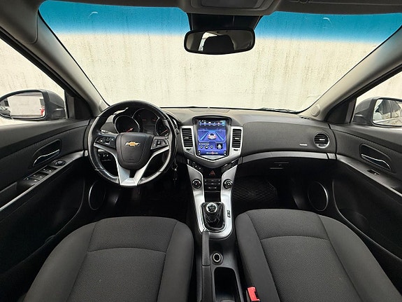 Chevrolet Cruze 10 of 14