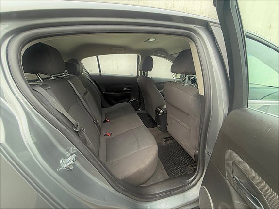 Chevrolet Cruze 14 of 14