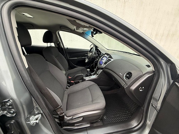 Chevrolet Cruze 13 of 14