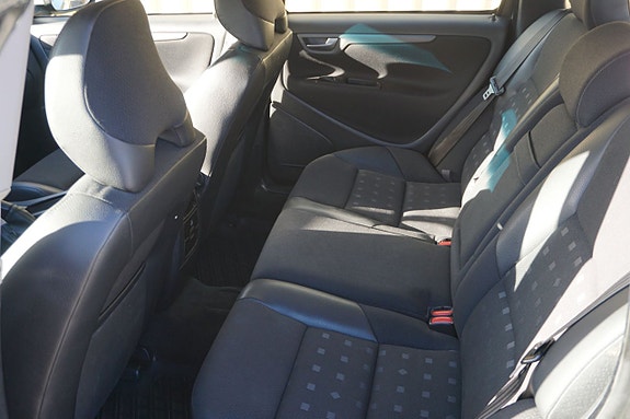Volvo V70 4 of 5