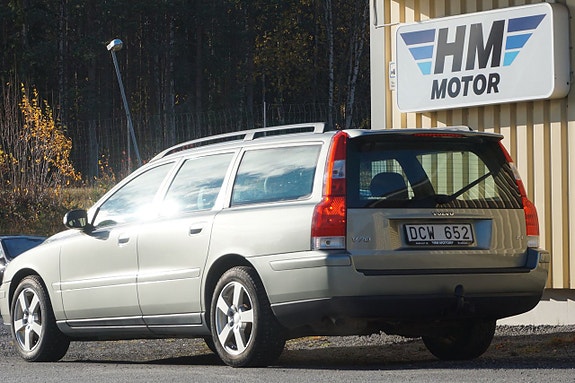 Volvo V70 3 of 5