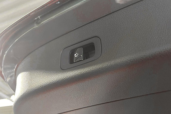 Mercedes-Benz GLC300 e 15 of 20