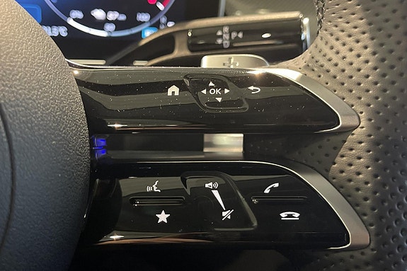 Mercedes-Benz GLC300 e 17 of 20
