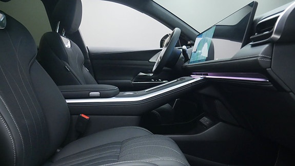 XPeng G9 11 of 15