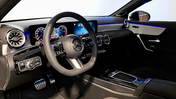 Mercedes-Benz A250 e 4 of 11