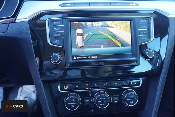 Volkswagen Passat 12 of 16