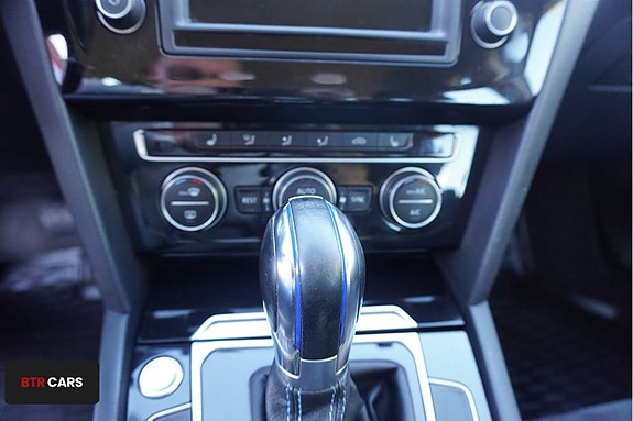 Volkswagen Passat 14 of 16