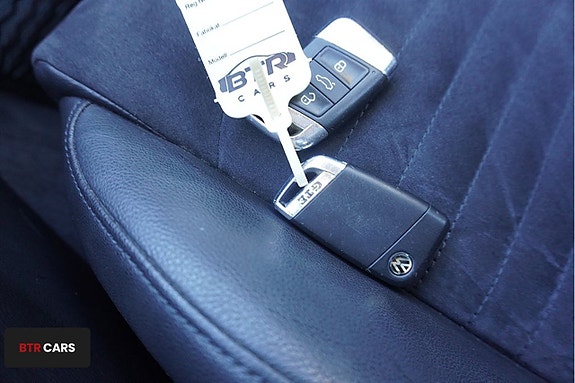 Volkswagen Passat 13 of 16