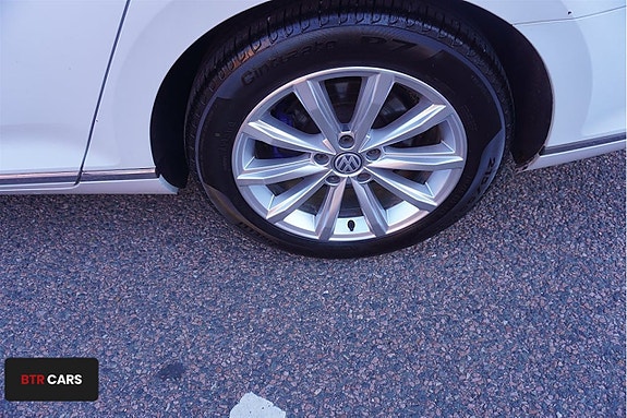 Volkswagen Passat 8 of 16