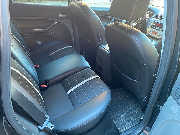 Ford Kuga 12 of 18