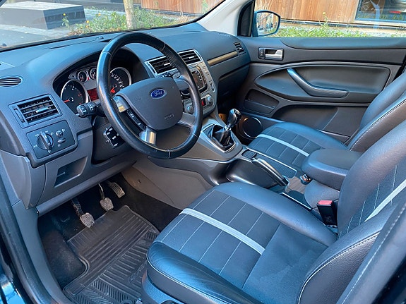 Ford Kuga 13 of 18