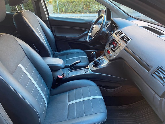 Ford Kuga 10 of 18