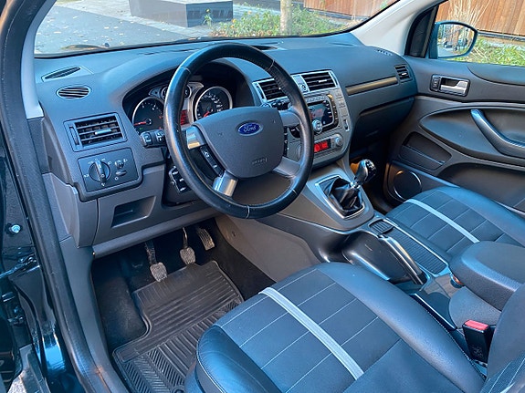 Ford Kuga 14 of 18